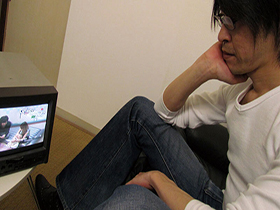 素人ドッキリ企画 見知らぬ男性に口説かれ拒めず寝取られ浮気SEX！旦那が監視→乱入、修羅場のハプニングも･･･4時間　サンプル画像12